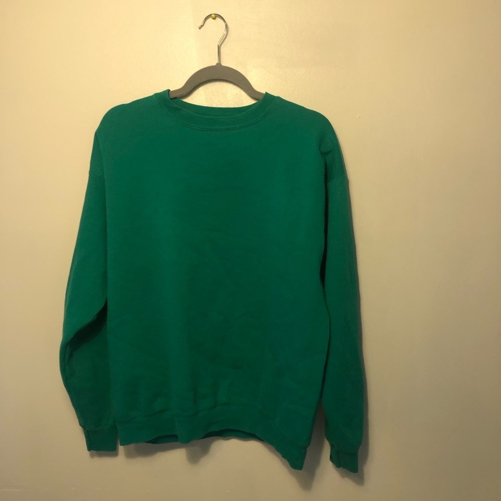 GREEN SWEATSHIRT